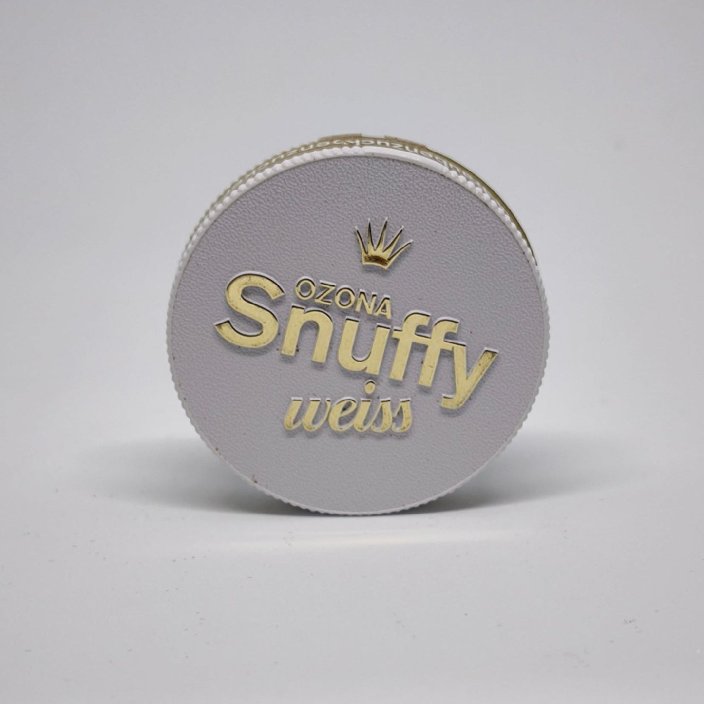 Lata de Snuff Ozona White vista frontal – Rape blanco mentolado disponible en Colombia