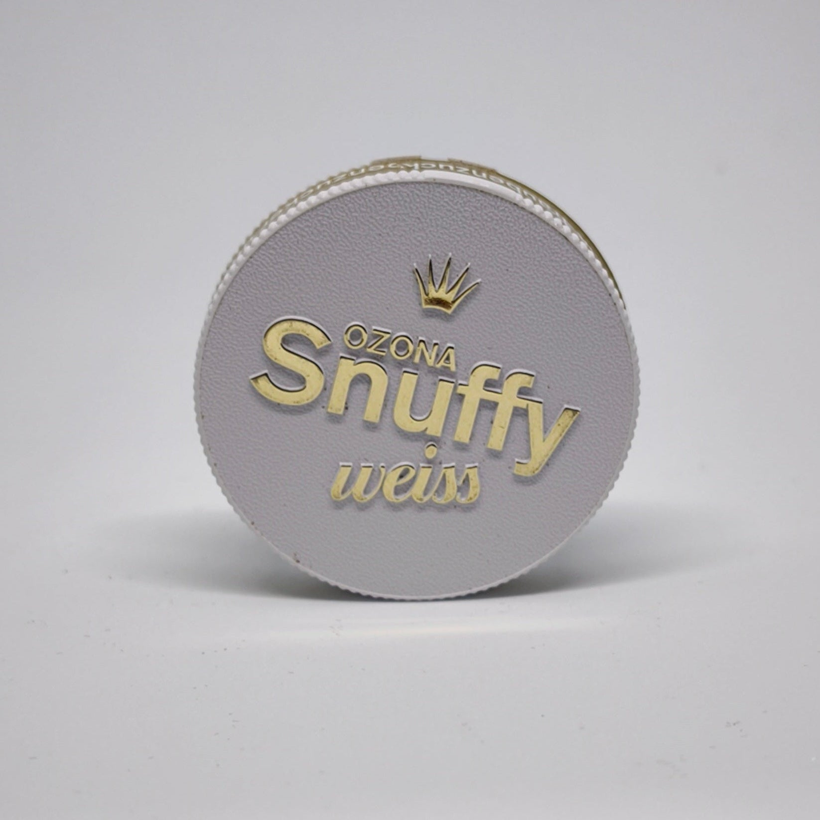 Lata de Snuff Ozona White vista frontal – Rape blanco mentolado disponible en Colombia