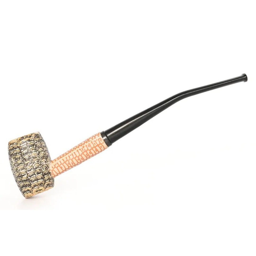 Pipa de maíz con boquilla negra larga para tabaco picado.