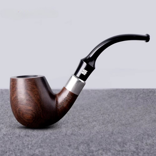 Pipa de madera de ébano para fumar tabaco en Colombia.